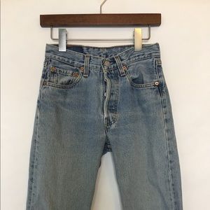 Vintage Levi 501 mom jeans!